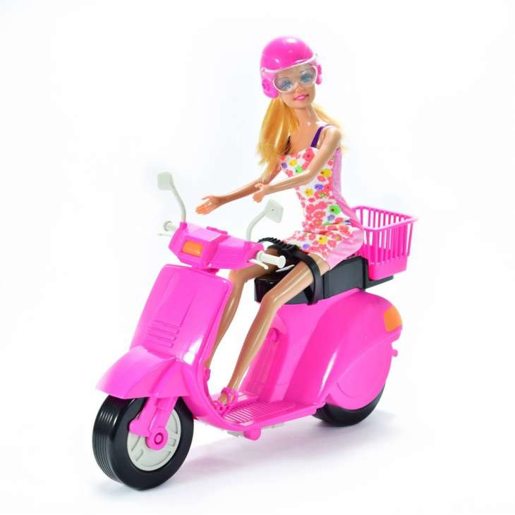 Barbika na motoru -  Defa Lucy na Vespi