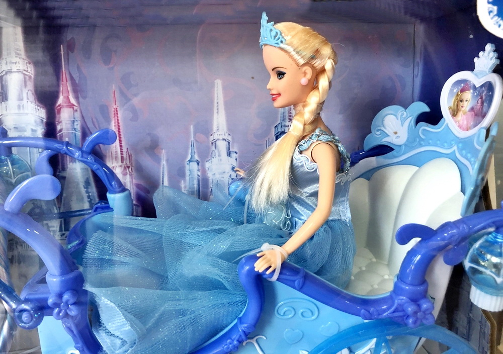 Velika Kočija sa konjem koji hoda i Barbikom!