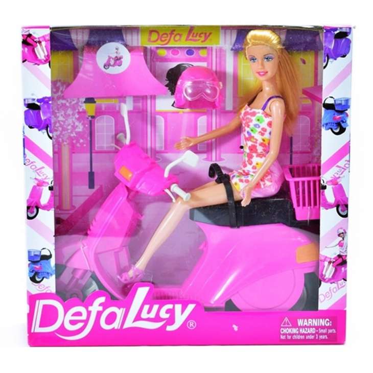 Barbika na motoru -  Defa Lucy na Vespi